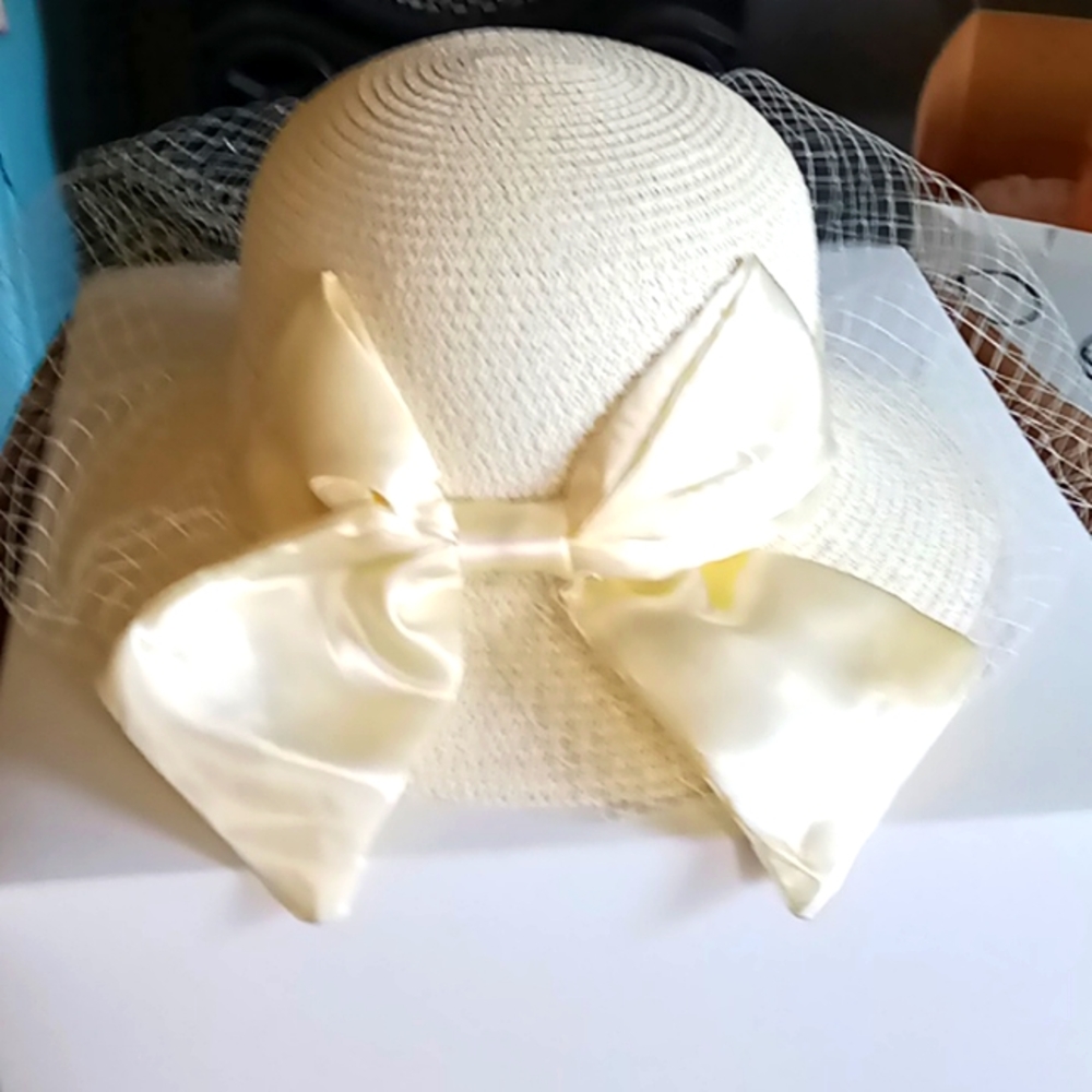 New inbox beige tool and silk bow embellished elegant hat